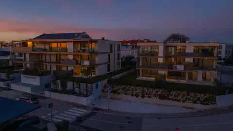 Istrien, Novigrad - Drei-Zimmer-Wohnung in einer luxuriösen Wohnanlage 225 m2