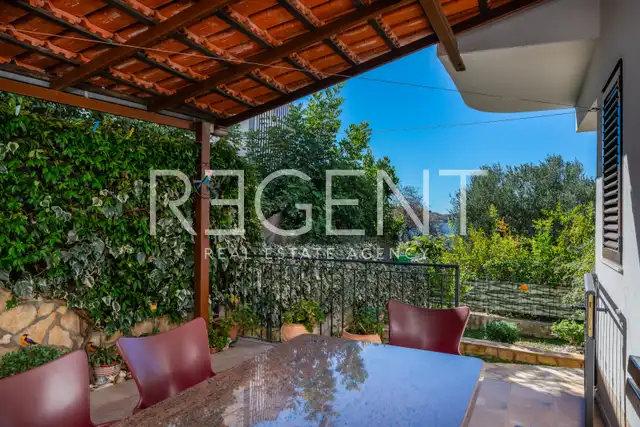 Šibenik, Rogoznica - Dům se šesti apartmány