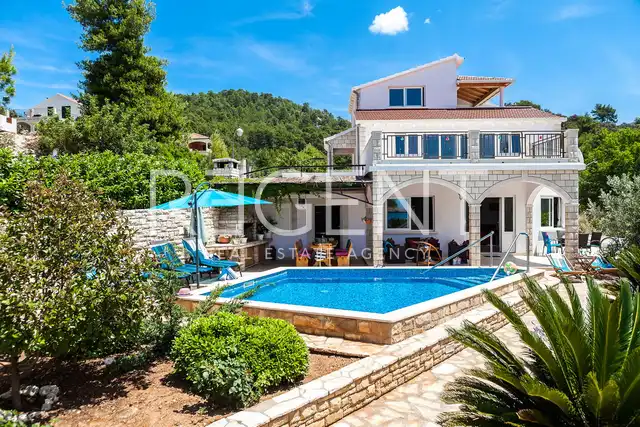 Otok Korčula – Šarmantna vila u uvali s bazenom 460 m2