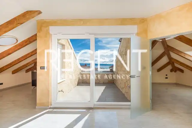 Split, Stobreč - Wohnung in ausgezeichneter Lage zur Langzeitmiete, 150m2