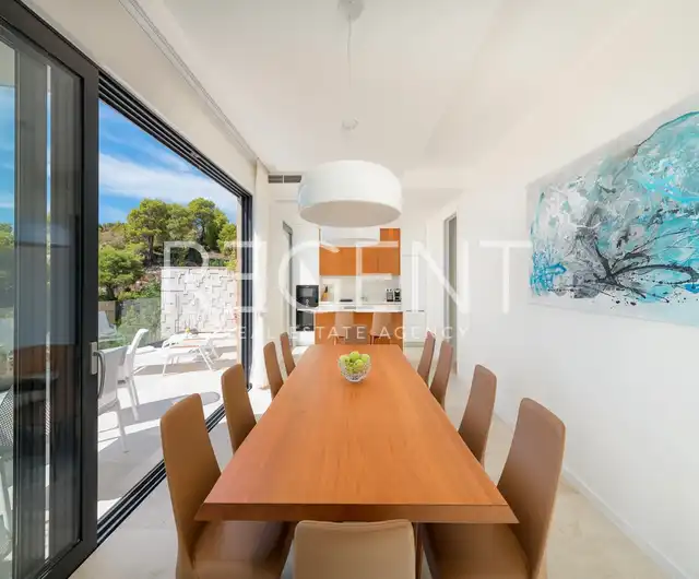 Hvar – Moderná vila s výhľadom na more 195 m2