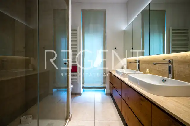 Appartement 240 m², Donji grad — 3 chambres, balcon, parking