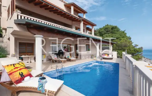 Korčula, Prizba - Osupljiva vila ob morju 327 m2