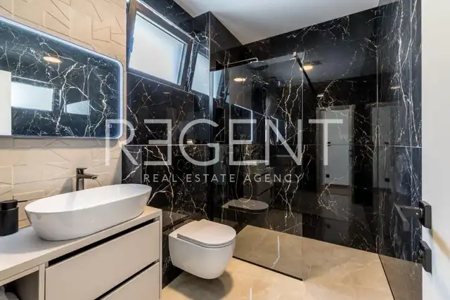 Dugi Rat - Vila 300 m², bazen, sauna ,pogled na more