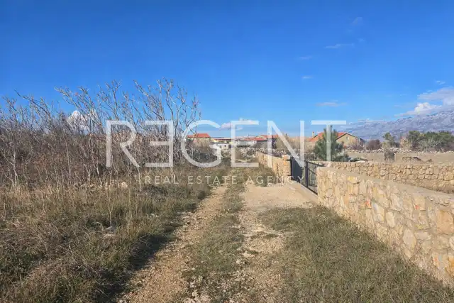 Ražanac - Građevinsko zemljište u mirnom okruženju