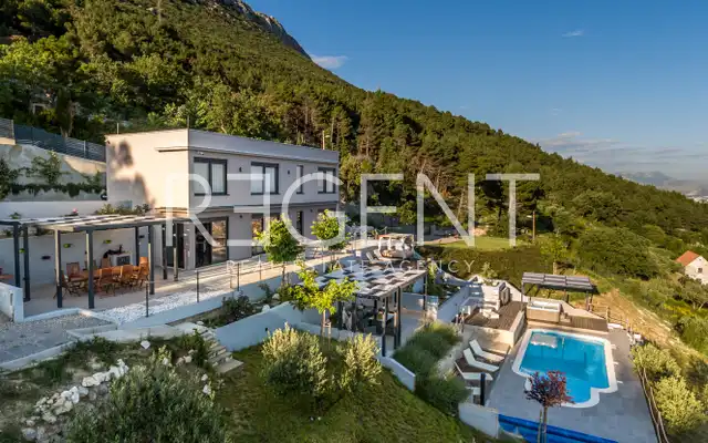 Vila 232 m², Kaštel Stari — 4SS, grijani bazen, pogled na more