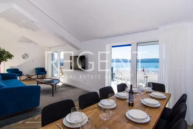 Trogir - Attico moderno di cinque locali con terrazza e vista mare 185 m2