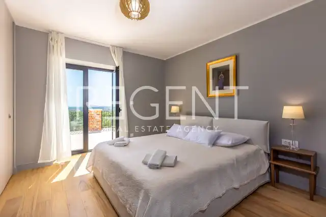 Zadar, Murvica – Krásná kamenná vila s tenisovým kurtem na pozemku 7800 m2
