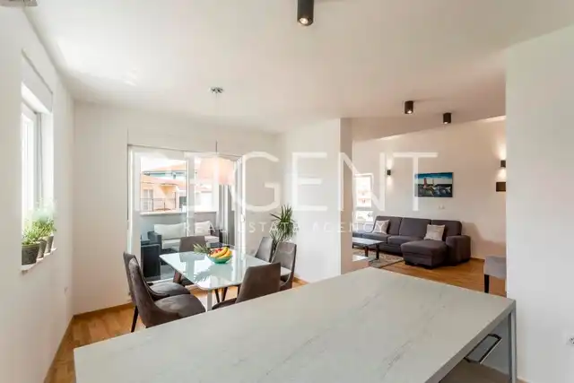 Podstrana - Three-room apartment with a terrace