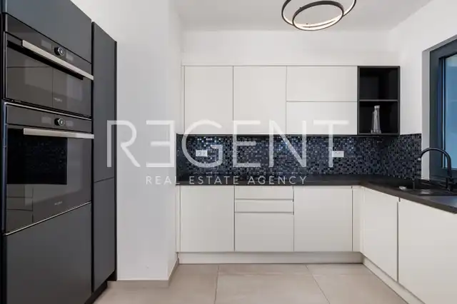 Stan 130 m², pogled na more, terasa i bazen – Opatija, Lovran