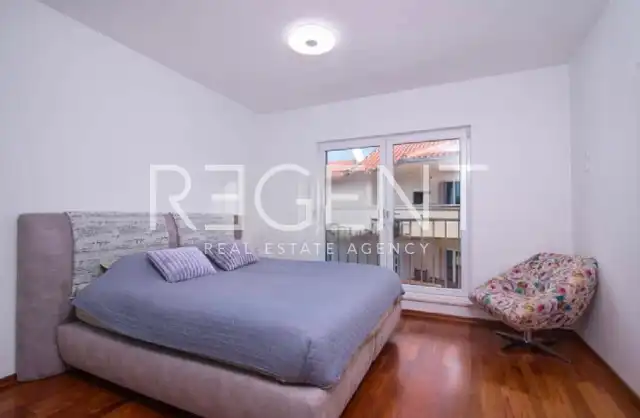 Trogir, Okrug Gornji - Dreizimmerwohnung mit Garage und Meerblick 123 m2