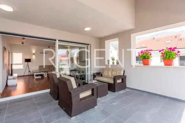 Podstrana - Three-room apartment with a terrace