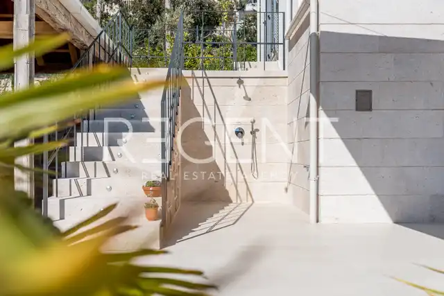 Brač, Milna - Moderní vila v první řadě u moře, 264 m2