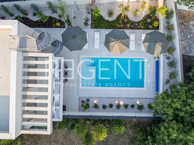 Brač, Sutivan - villa de 232 m², piscine, places de parking, vue sur mer