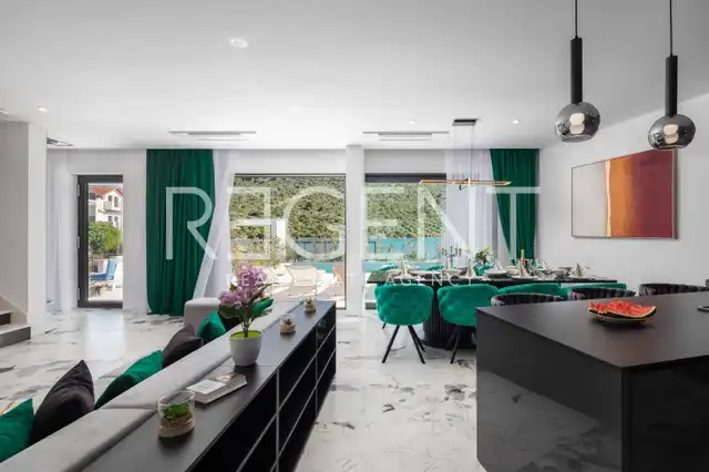 Rogoznica – Luxusní vila 200 m2 u moře
