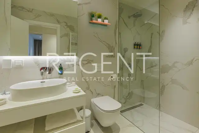 Istra, Petram Resort – trosoban apartman 95 m², balkon, pogled na park
