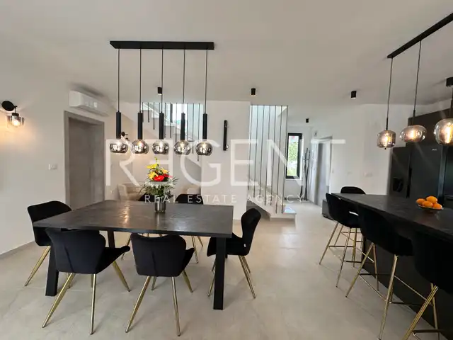Split, Kaštela - Luxusná Vila 188 m2 s výhľadom na more
