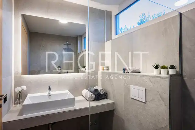 Krk, Linardići - Villa di lusso con vista mare, piscina a sfioro e sauna 350m2