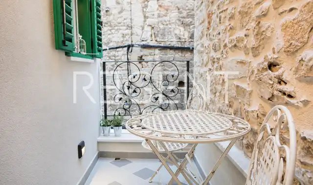 Šibenik, centrum – zrekonstruovaný kamenný dům se třemi apartmány