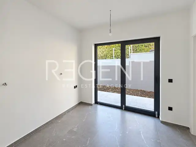 Pakoštane, Drage – Villa 368 m² mit Pool, in erster Reihe zum Meer