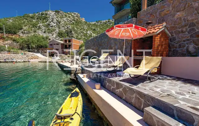 Zadar, Karlobag - Exkluzívny dom v prvom rade pri mori