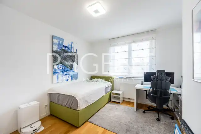 Appartement 112 m², Vrbani — 3 chambres, balcon, 2 garages