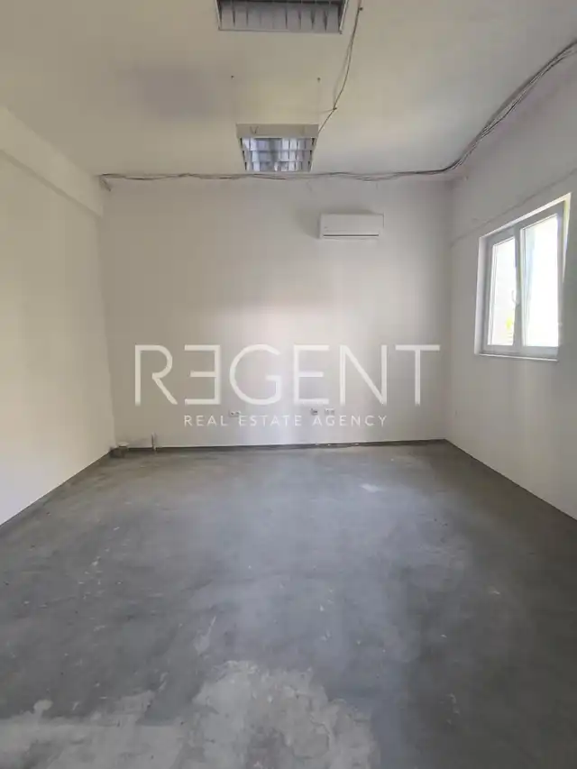Poslovni prostor 65 m², Kaštel Novi — ured, skladište, parking
