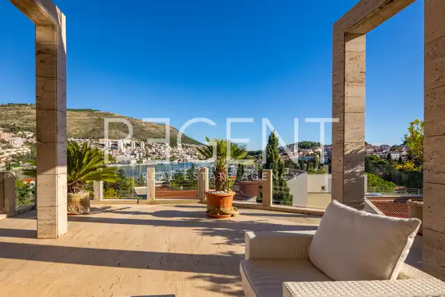 Dubrovnik, Lapad – penthouse 268 m², krovna terasa, bazen, garaža