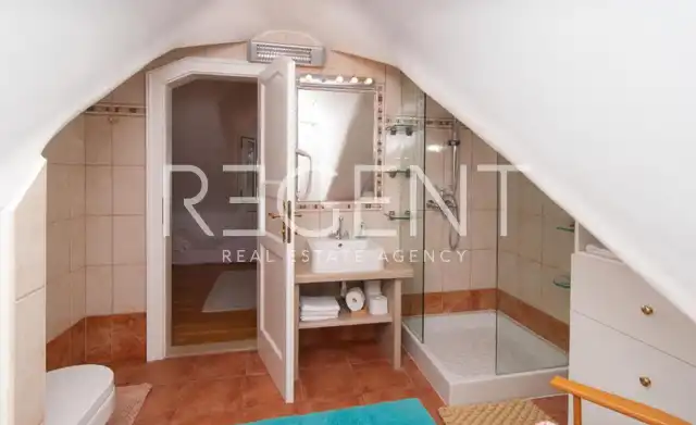 Brač, Mirca - Vila s bazénom pri mori 330m2