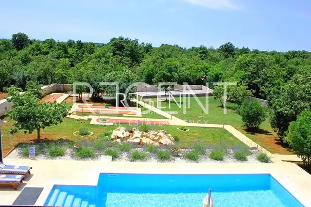 Istra, Pula – Čudovit družinski dom 294 m2