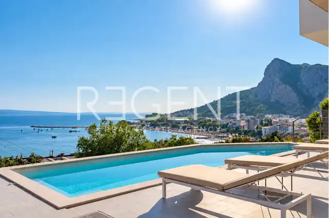 Vila 210 m², 4 spavaće sobe, bazen i pogled na more – Omiš