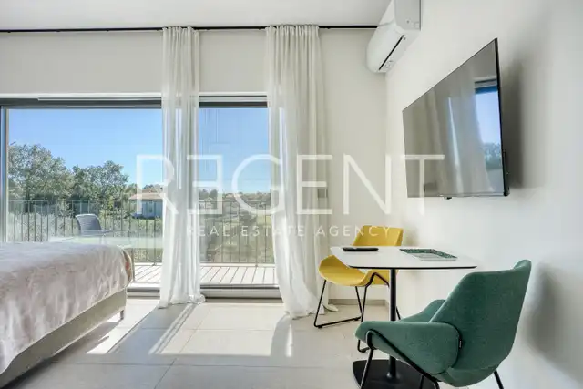 Kuća 230 m² — grijani bazen, krovna terasa, Poreč