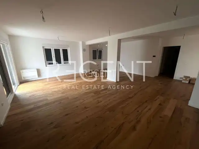 Zadar, Sukošan - Luxusní čtyřpokojový byt s bazénem 160 m2 novostavba
