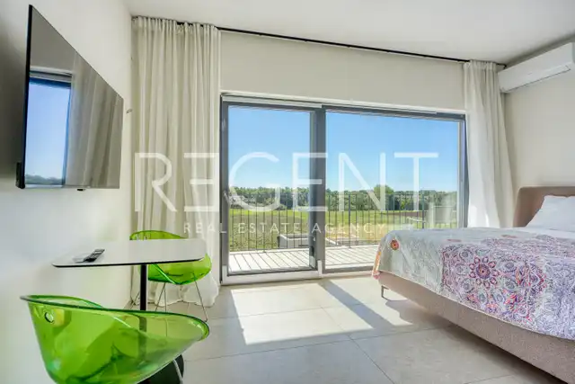 Kuća 230 m² — grijani bazen, krovna terasa, Poreč