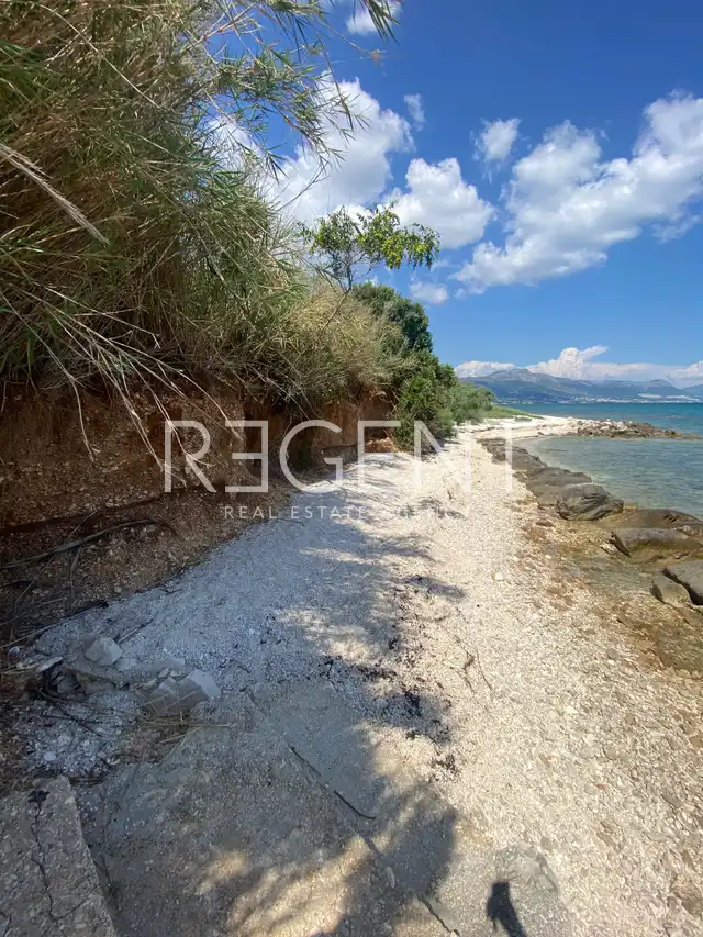 Split, Kaštel Štafilić - building plot first row to the sea, 5600 m2