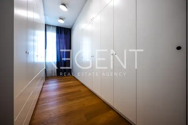 Appartement 240 m², Donji grad — 3 chambres, balcon, parking
