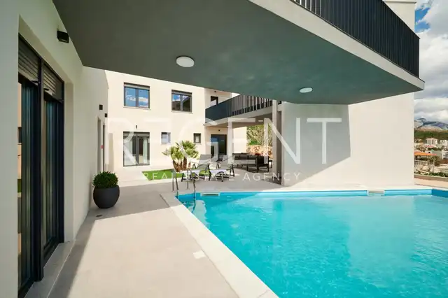 Split, Dugi Rat - Moderná vila s výhľadom na more