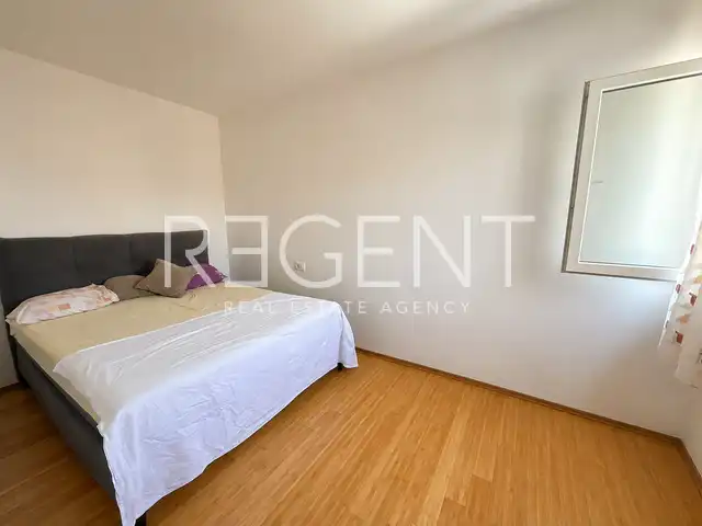 Split, Kila — Dvosobno stanovanje 66 m², balkon, garaža, novejša stavba