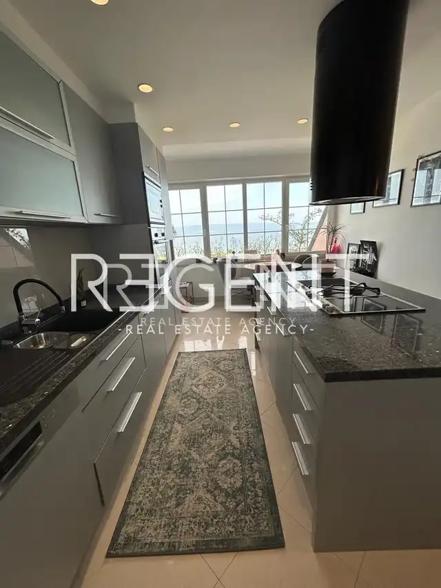Split, Žnjan - Appartement de trois pièces avec vue sur la mer LONG TERME
