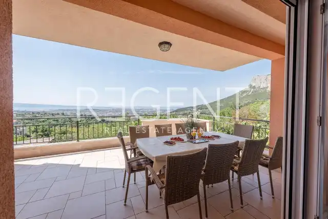 Split, Solin - Moderný dom s panoramatickým výhľadom 585 m2