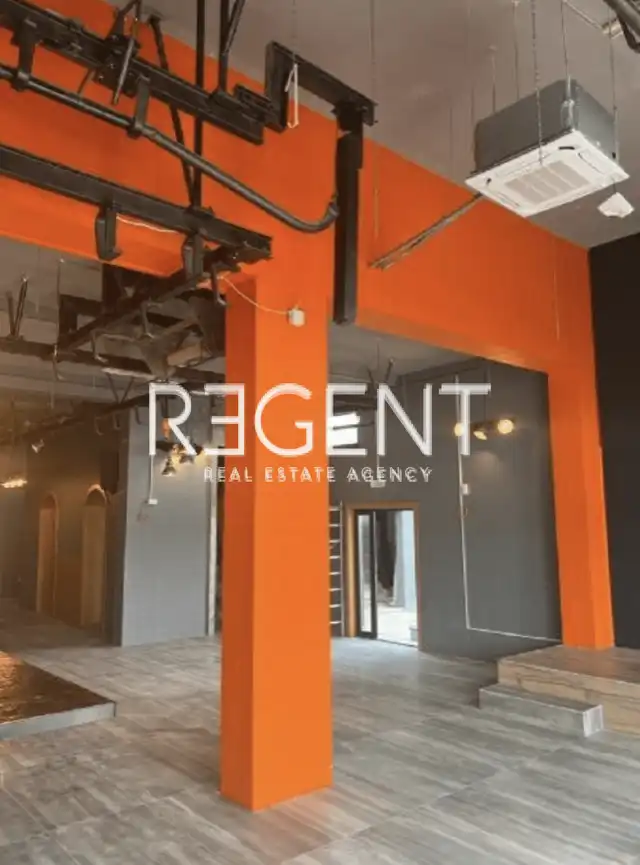 Trogir - Immeuble résidentiel et commercial de 1380 m2 avec terrain associé dans un excellent emplacement