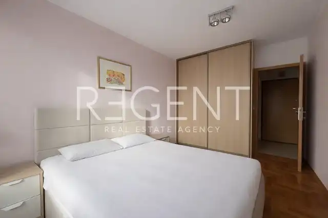 Zagreb, Folnegovićevo naselje - three-room apartment with a parking space