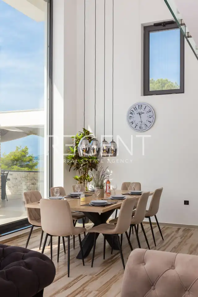 Šibenik, Žaborić - Moderna novoizgrađena vila s bazenom 380 m2