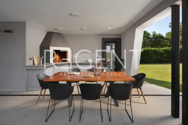 Villa 250 m², Vodnjan area — 78 m² pool, 1600 m² plot