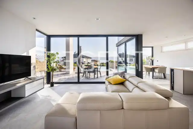 Krk, Linardići - Moderna luksuzna vila s infinity bazenom i pogledom na more 200m2