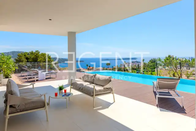 Primošten - Villa mit Pool und Meerblick