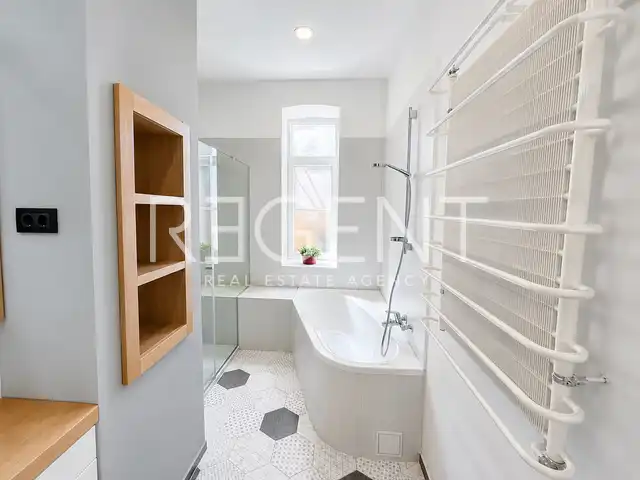 Apartment 76 m² for rent, Zagreb, Donji Grad — 1st floor, balcony