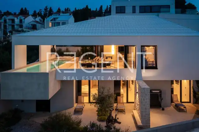 Brač - Moderna vila z bazenom, jacuzzijem in savno