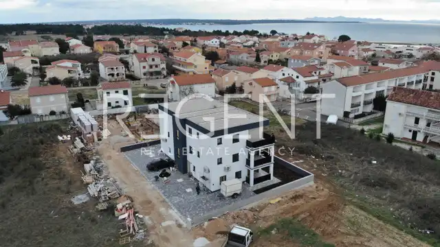 Zadar, Privlaka - Luxusní novostavba blízko moře v 1. patře