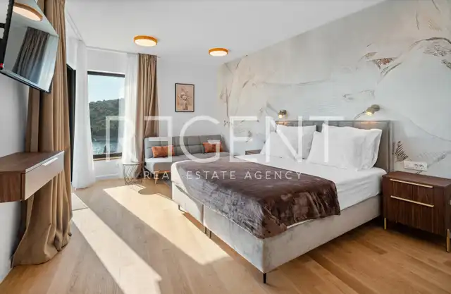 Vila 300 m², Stivašnica — 100 m do morja, infinity bazen
